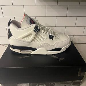 Men’s Jordan Retro 4 Flight Club Size 12.